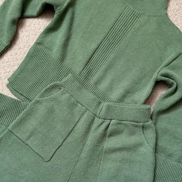 Essnce High Neck Drop Shoulder Split Hem Sweater & Knit Pants - Picture 4 of 4